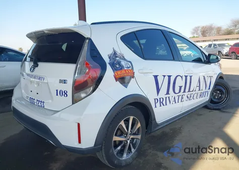 2018 Toyota Prius C Two z USA, uszkodzony, nr VIN JTDKDTB38J1615686